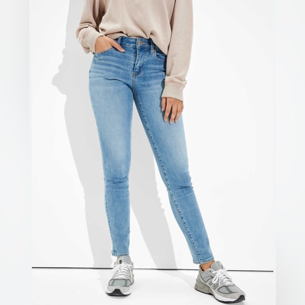 American Eagle Outfitters Light Blue Skinny Jeans. Size-0